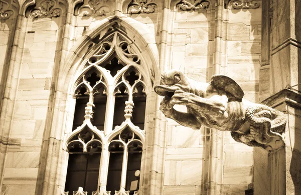Архітектурні деталі знаменитого Міланського собору в Італії — стокове фото