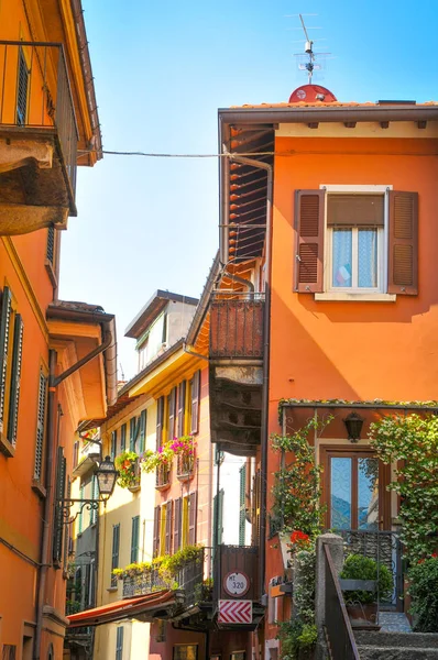 Дома в Lombardy, Italy — стоковое фото