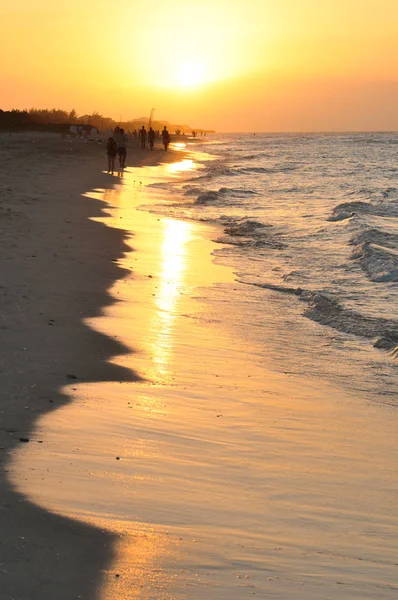 Praia Varadero ao pôr-do-sol — Fotografia de Stock