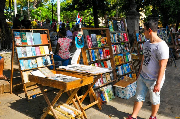 Straßenhändler in havana, kuba — Stockfoto