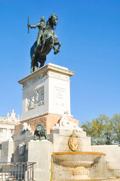 Jezdecká socha v Madridu — Stock fotografie