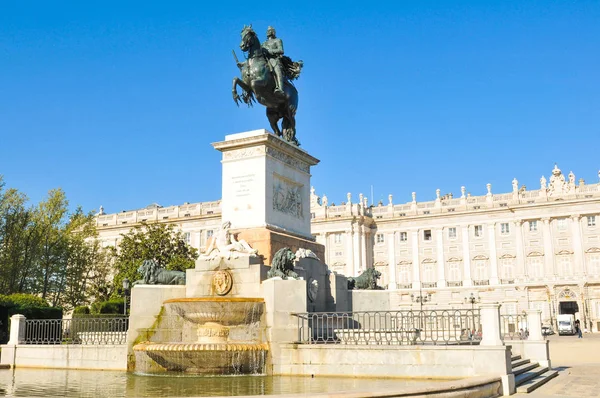 Jezdecká socha v Madridu — Stock fotografie