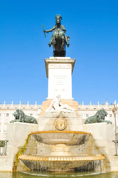Madrid'da atlı heykeli — Stok fotoğraf