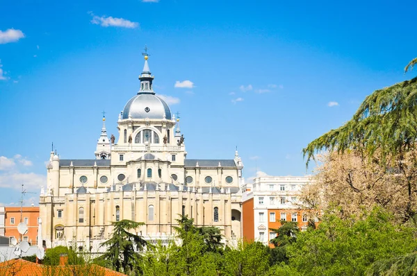 Собор Альмудены в Мадриде, Испания — стоковое фото