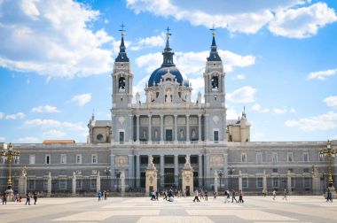 Madrid, İspanya 'daki Almudena Katedrali