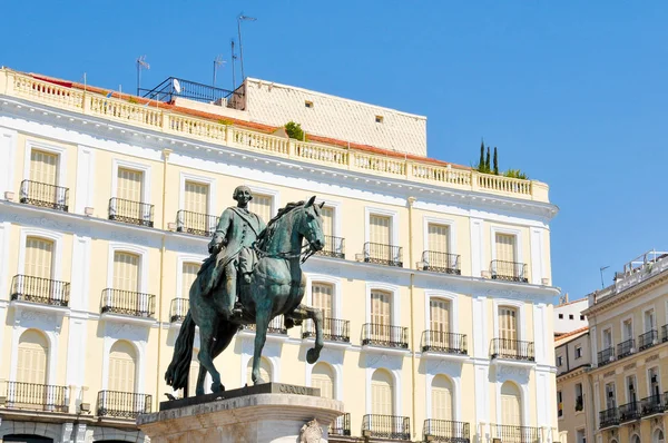 Atlı heykeli Madrid, İspanya — Stok fotoğraf