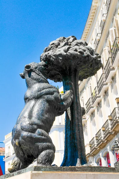 Staty av Björn i Madrid, Spanien — Stockfoto