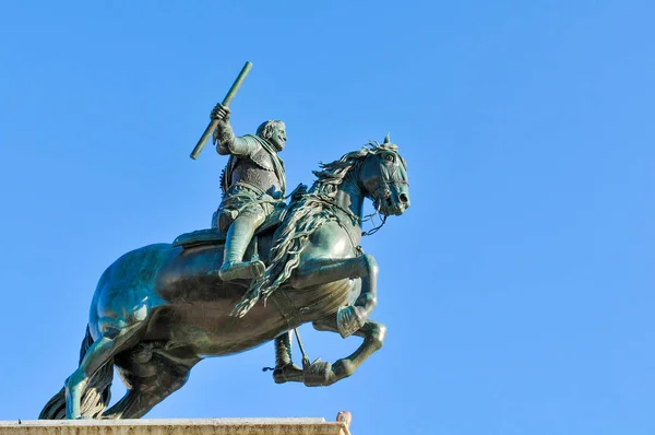 Jezdecká socha v Madridu, Španělsko — Stock fotografie