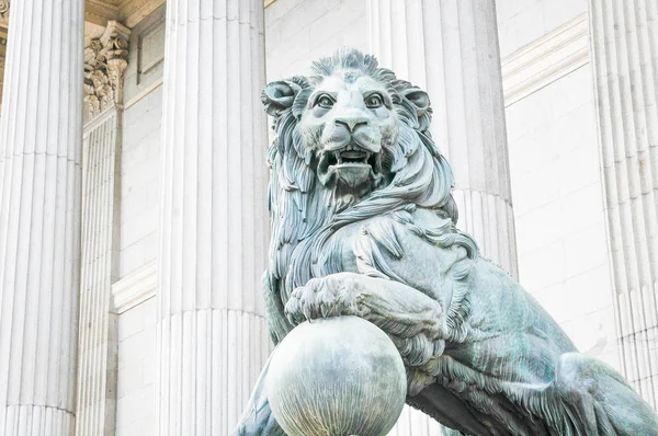 Staty av lejon — Stockfoto