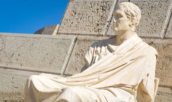 Estátua velha em Atenas, Greece — Fotografia de Stock
