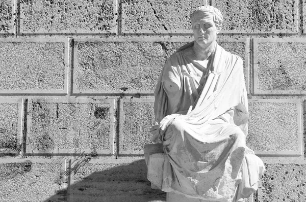 Старий статуя в Афінах, Греція — стокове фото