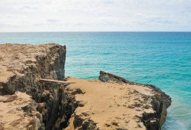 Köprü kayaların üzerinden