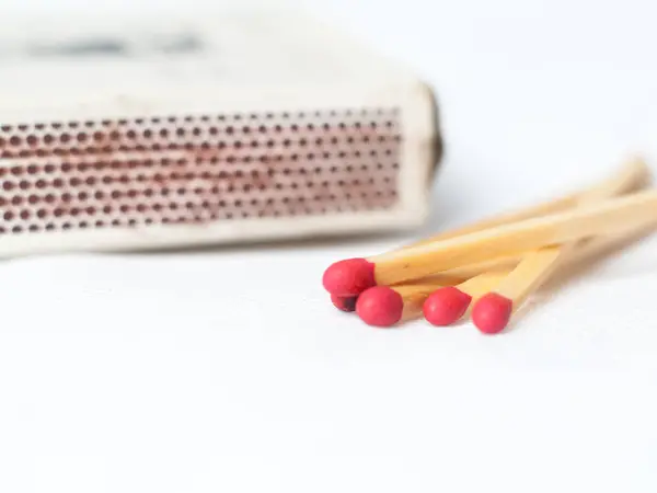 kibrit kutusu ile eşleşir