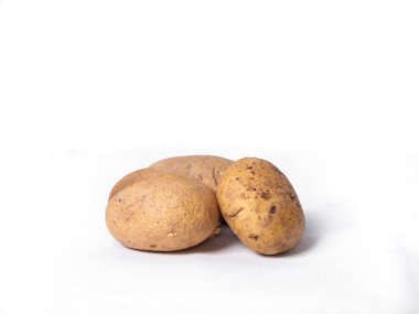 Üç izole patates