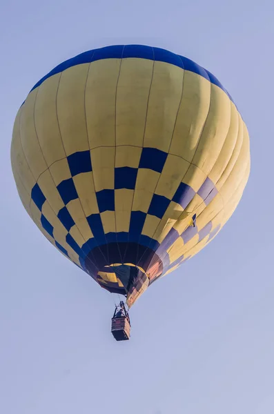 Hot air balloon is flying at sunrise. romantic balloon flights — 스톡 사진