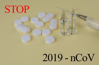 Coronavirus tedavisi için ilaç, şırınga. Anti-virüs koruması. 