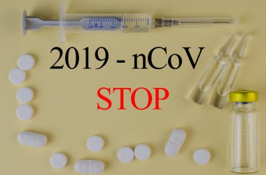 Coronavirus tedavisi için ilaç, şırınga. Anti-virüs koruması. 