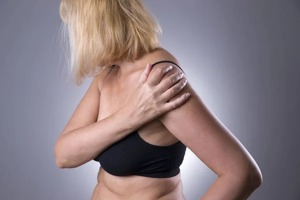 Pain in shoulder, care of female hands, ache in woman's body — Stock Photo, Image