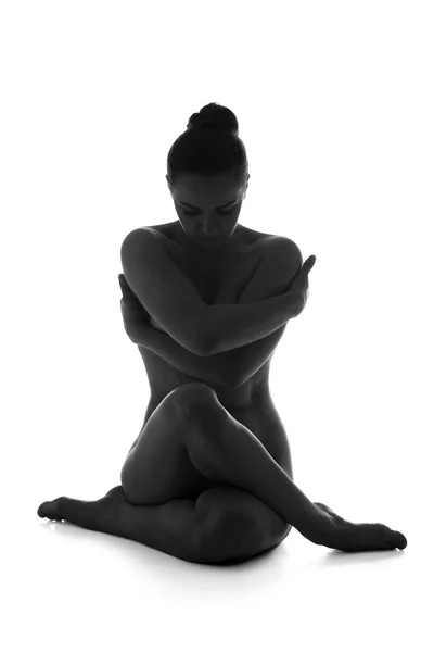 Обнаженная йога, художественные фотографии красивого сексуального тела молодой женщины с идеальной фигурой, изолированной на белом фоне — стоковое фото