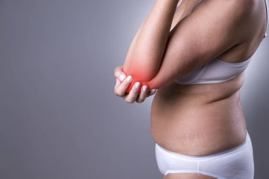 Eller bak eklemde ağrı, kadın bedeninde ağrıyor