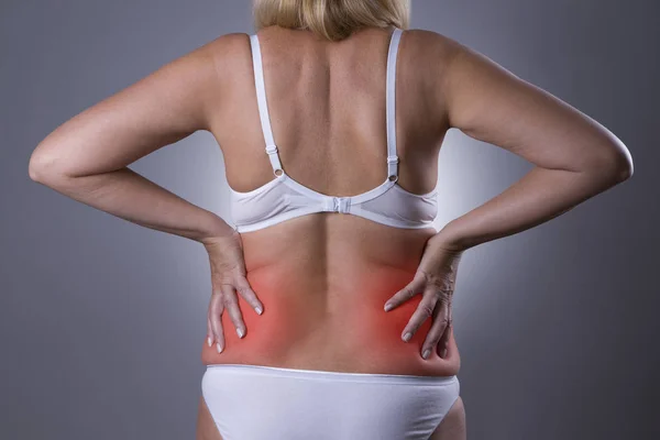 Dolore alla schiena, infiammazione renale, dolore nel corpo della donna — Foto Stock