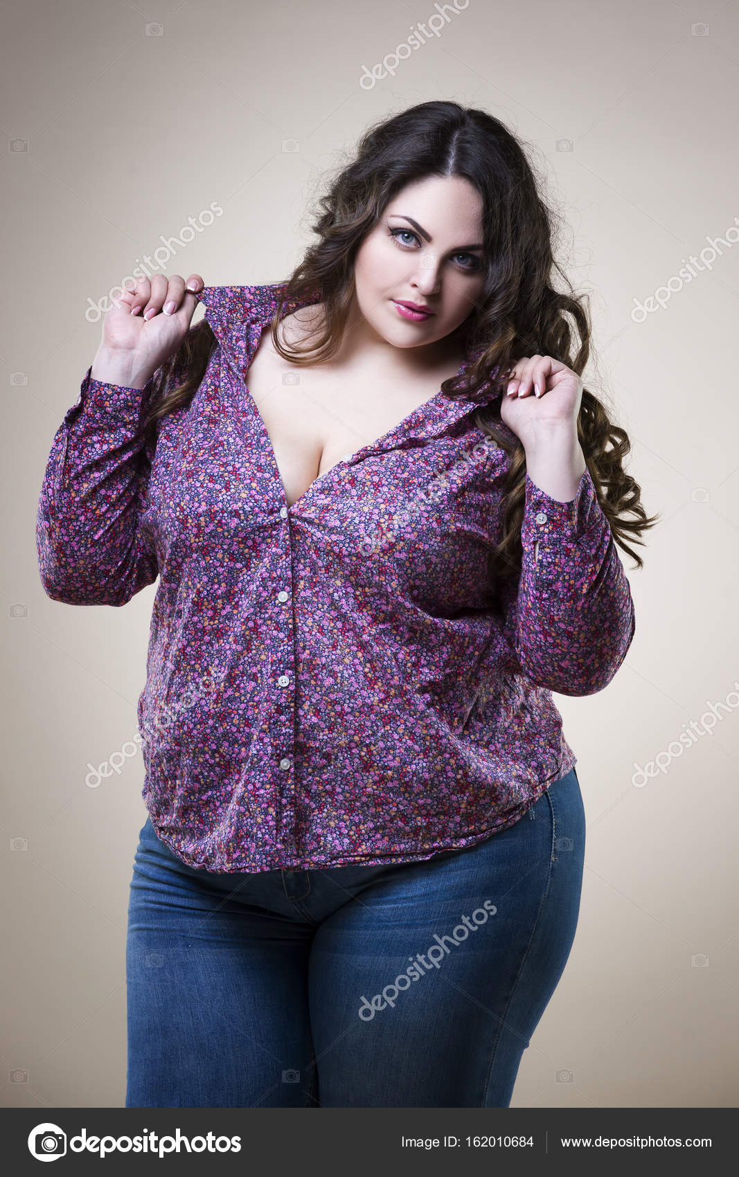 Plus size fashion model in casual clothes, fat woman on beige studio  background, overweight female body Stock Photo by ©starast 162010684