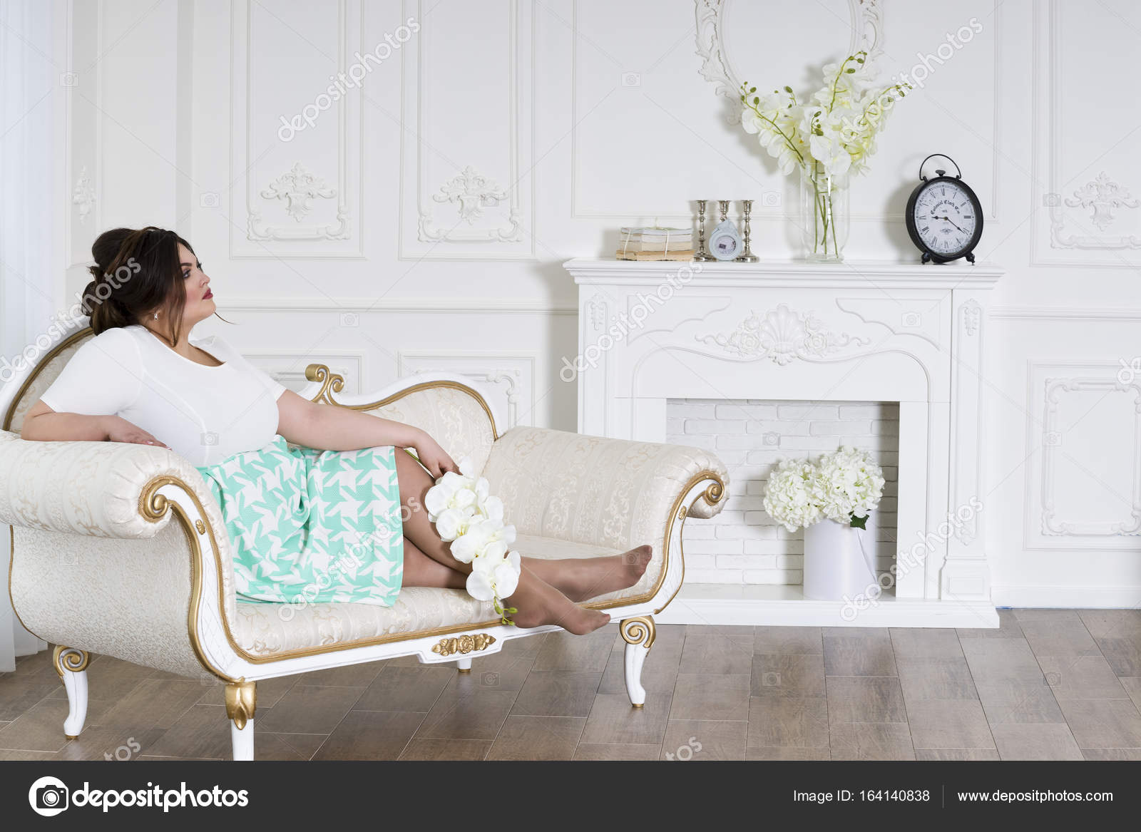 Plus Größe Fotomodell, Fette Frau auf luxuriösen Interieur ... Plus Größe Fotomodell, Fette Frau auf luxuriösen Interieur ...