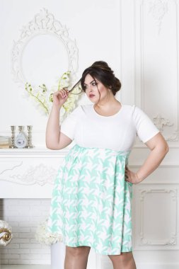 Artı boyutu moda model, lüks iç, şişman kadın kilolu kadın bedeni