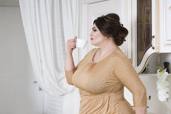Plus size fashion model on kitchen, fat woman on luxury interior, overweight female body — Stock Photo, Image