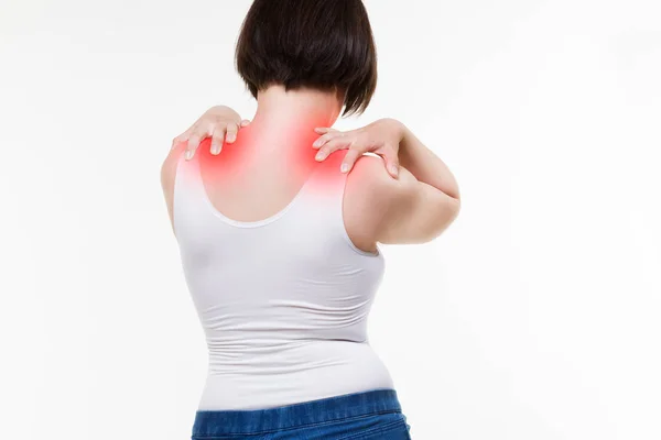 Dolor de cuello, mujer con dolor de espalda sobre fondo blanco — Foto de Stock