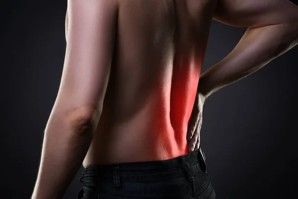 Rugpijn, ontsteking van de nier, pijn in het lichaam van man — Stockfoto