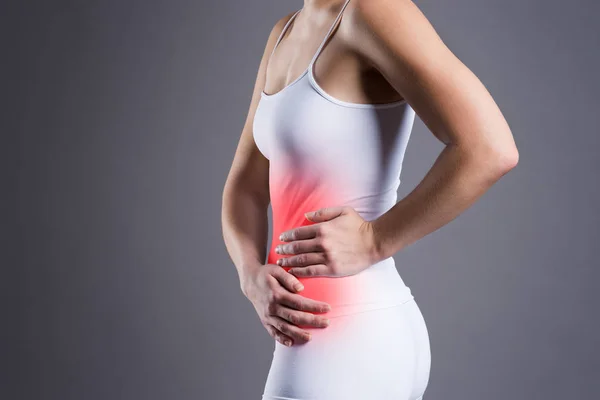 Mujer con dolor abdominal — Foto de Stock