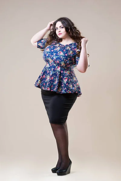 Plus size fashion model, fat woman on beige studio background, overweight female body — Stock Photo, Image