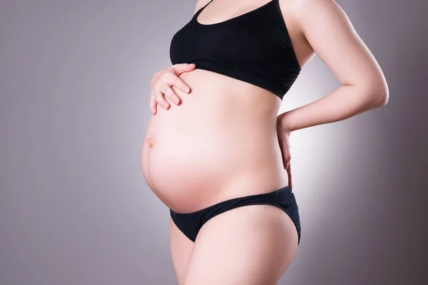 Mujer Embarazada Ropa Interior Negra Sobre Fondo Gris Concepto Embarazo — Foto de Stock