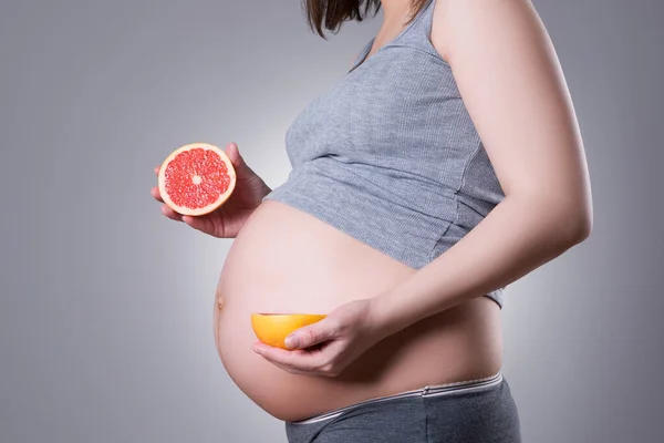 Pregnancy Nutrition Pregnant Woman Grapefruit Hand Gray Background Studio Shot — Stock Photo, Image