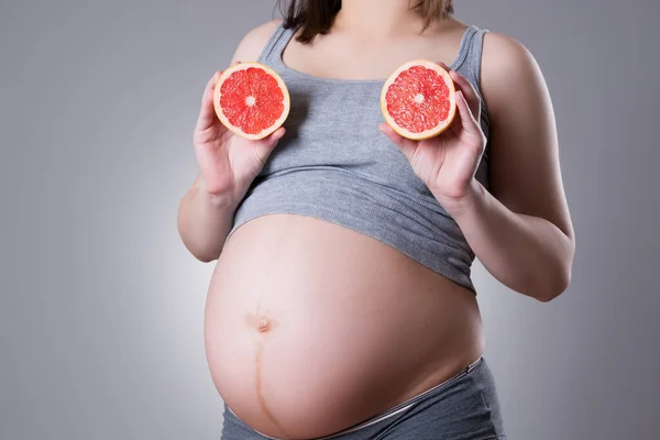 Pregnancy Nutrition Pregnant Woman Grapefruit Hand Gray Background Studio Shot — Stock Photo, Image