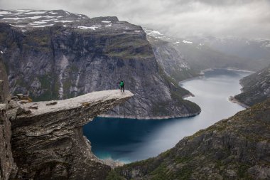 Trolltunga giderken