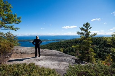 Çıngıraklı yılan dağ sumit görüntülemek