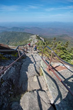 gelen yolun manzarayı W zirvesine kadın uzun yürüyüşe çıkan kimse