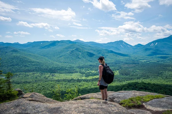 Lak yakınındaki adirondack dağlarda yürüyüş Dağı van hoevenberg