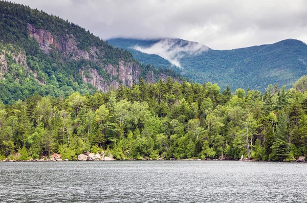 Lagoa de cobre em Lake Placid NY — Fotografia de Stock