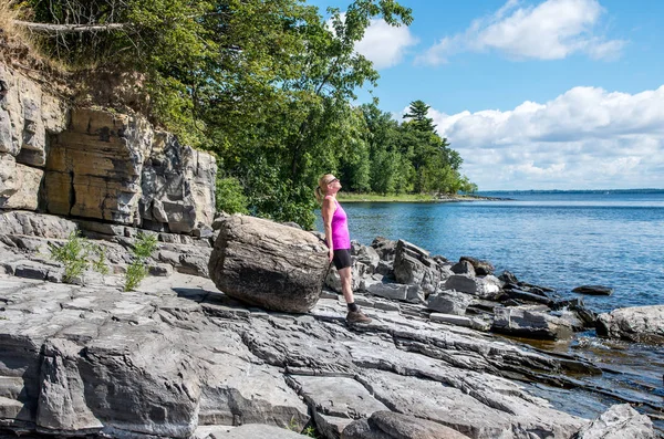 Woman Rocky Shore Lake Champlain Walking Looking Out Lake — Stock Photo, Image
