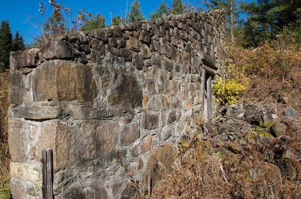 古いファームの家し、santanoni の偉大なキャンプの遺跡 — ストック写真