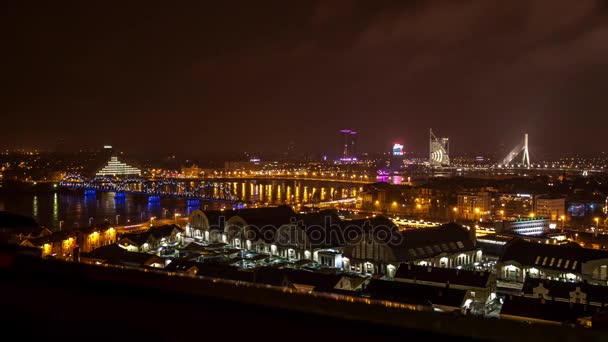Проміжок часу нічний погляд міста Рига. — стокове відео