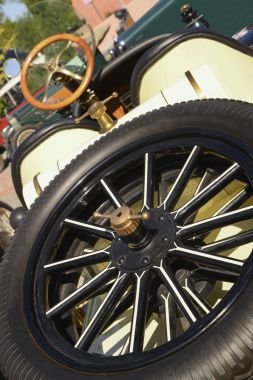 Eski tekerlek yayılan