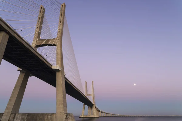 Lizbon 'daki Vasco da Gama Köprüsü — Stok fotoğraf