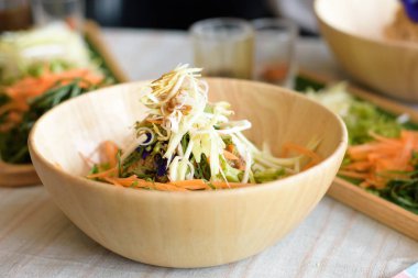 Ayarla ahşap plaka, Khao yam, Tayland Mutfağı pirinç salatası