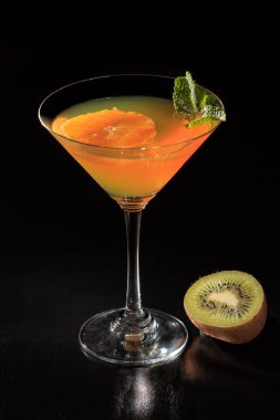 Portakal jöle limon adet cam tepesinde nane yaprakları