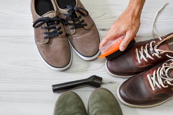 Man cleaning and polishing leather shoes with brush — Stock Photo, Image