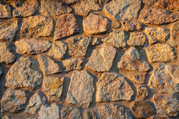Fragment av solbelysta stenmur — Stockfoto